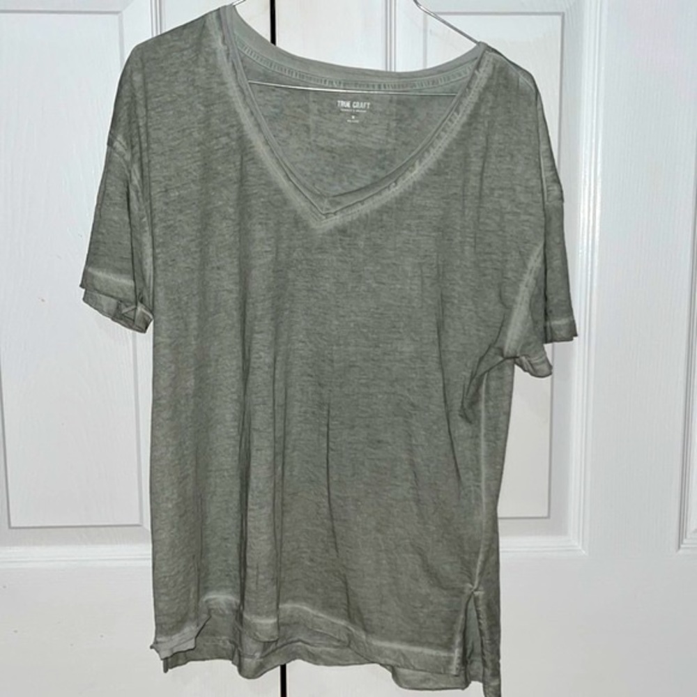 cute lightweight grey true craft tee NWOT